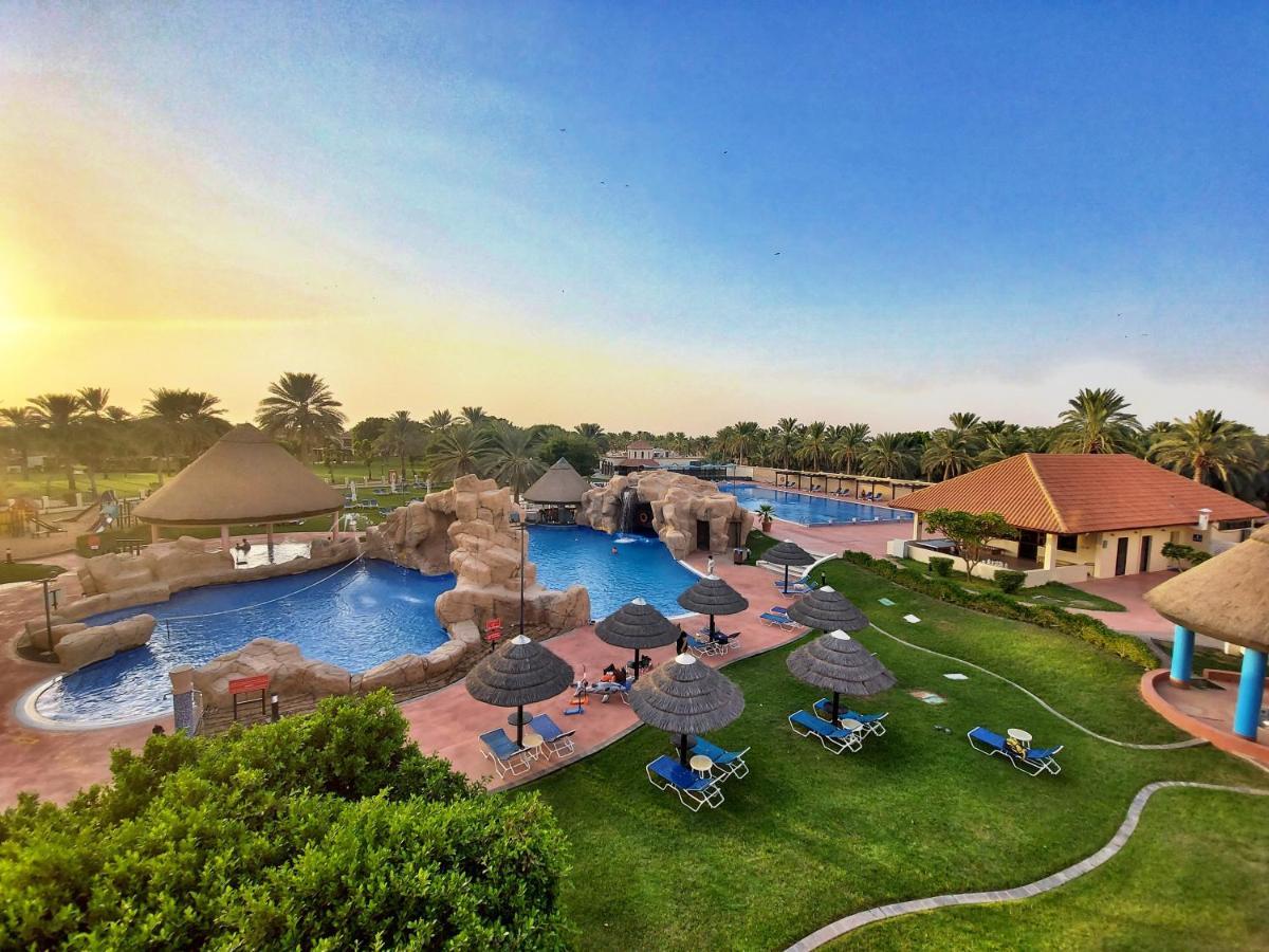 Danat Al Ain Resort Extérieur photo The resort's pool area