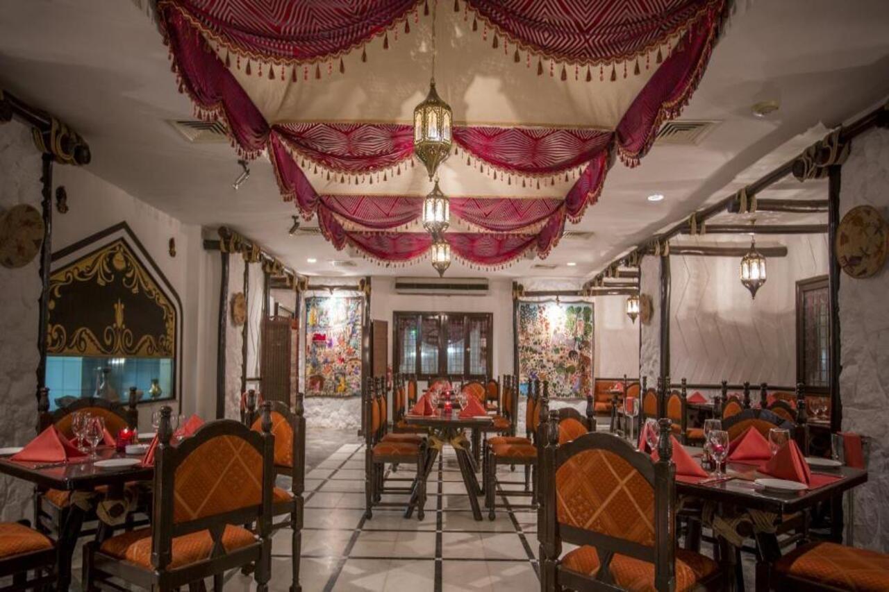 Danat Al Ain Resort Extérieur photo The interior of the restaurant