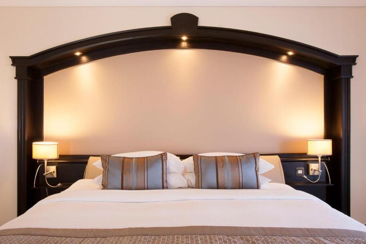 Danat Al Ain Resort Extérieur photo A bedroom at the hotel