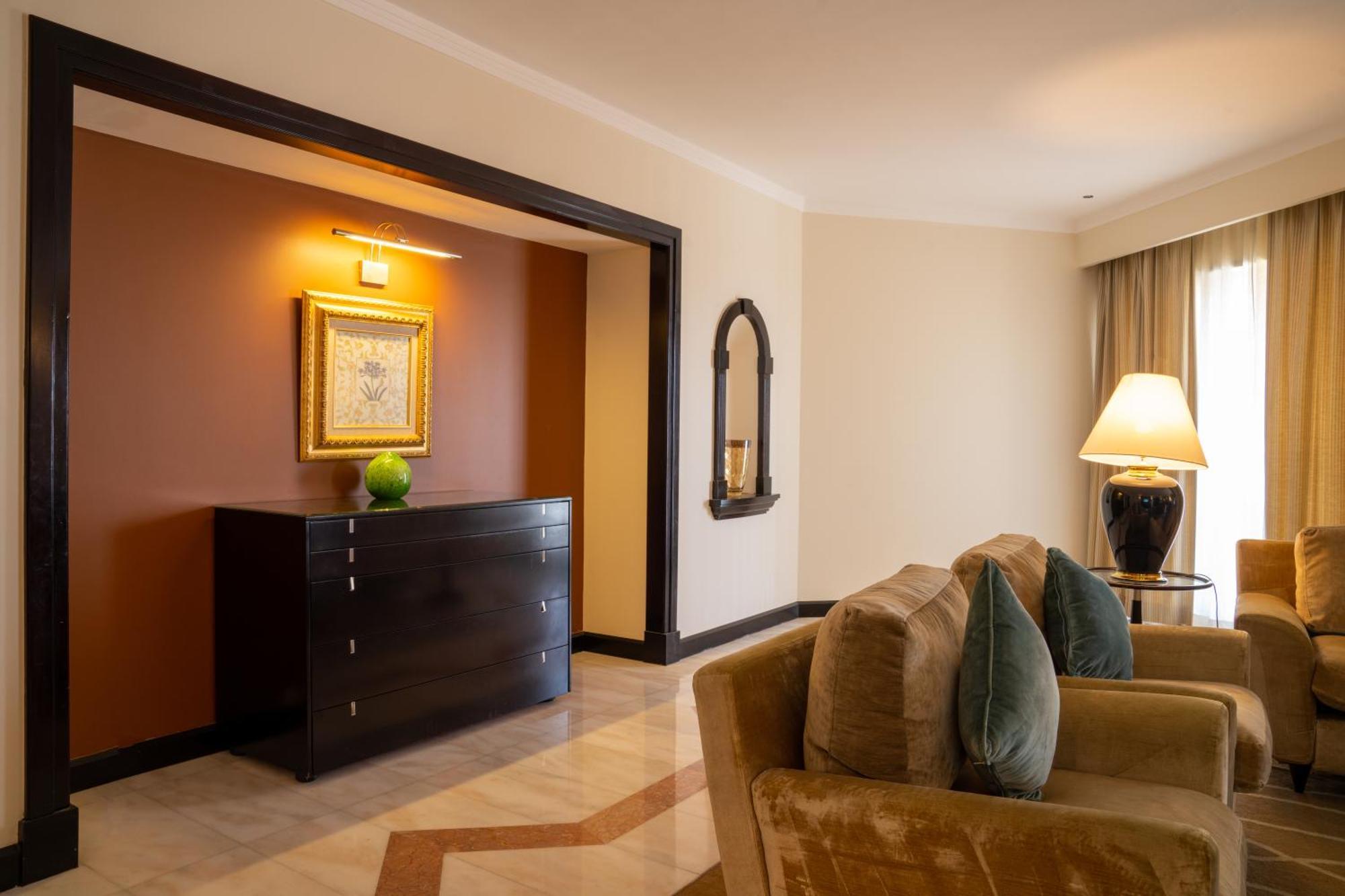 Danat Al Ain Resort Extérieur photo A suite at the Taj Mahal Palace, Mumbai