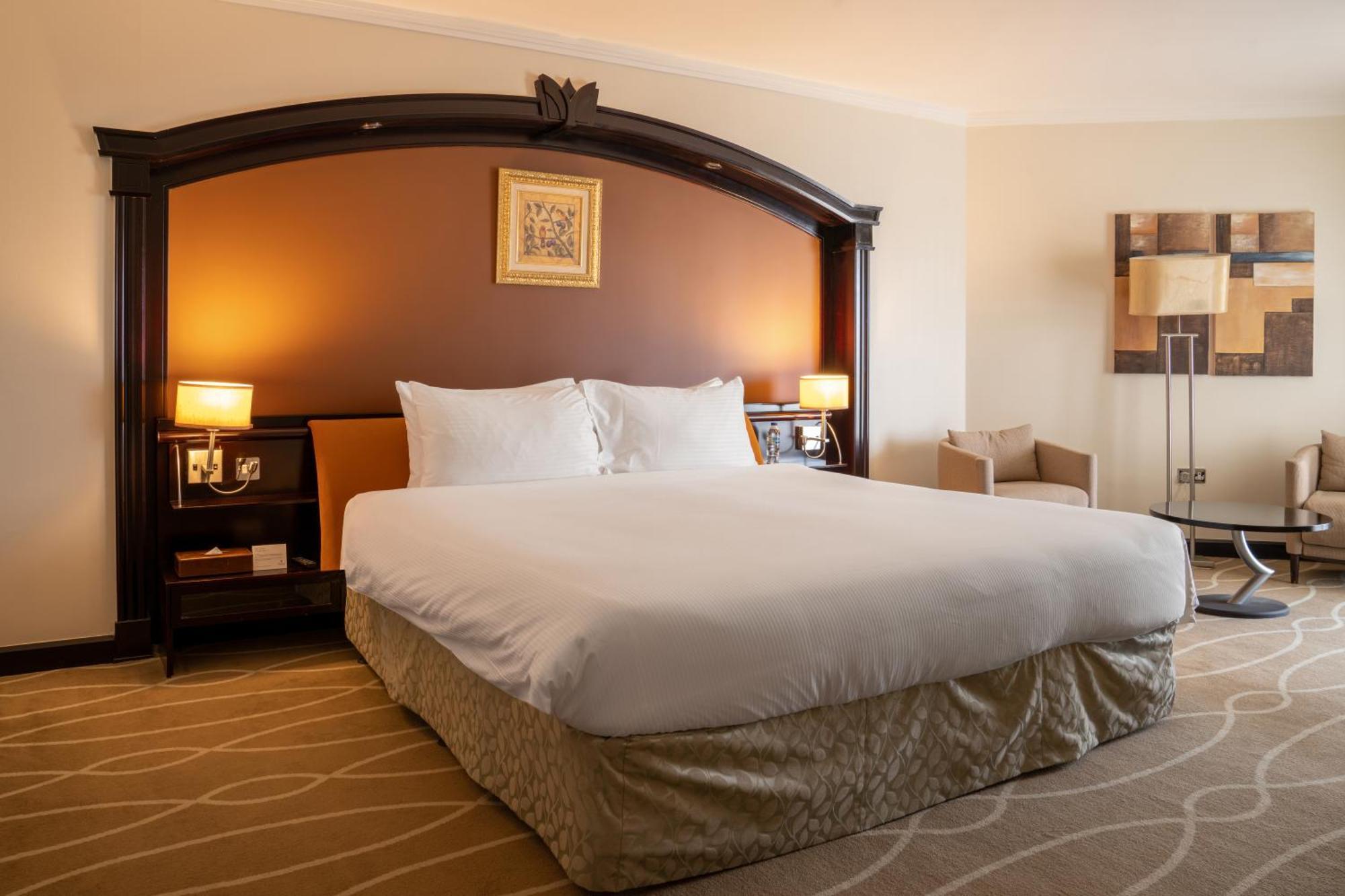 Danat Al Ain Resort Extérieur photo A bedroom at the hotel