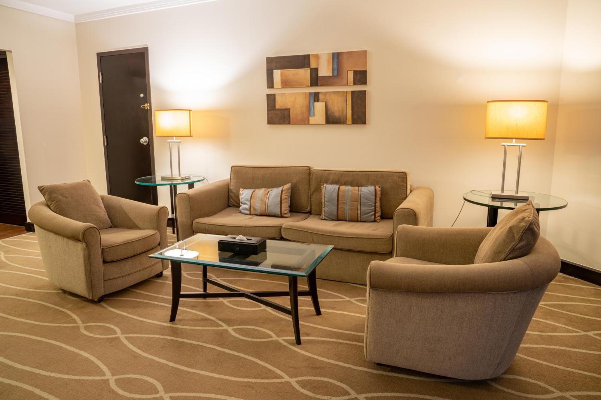 Danat Al Ain Resort Extérieur photo A living room in a suite at the Fairmont