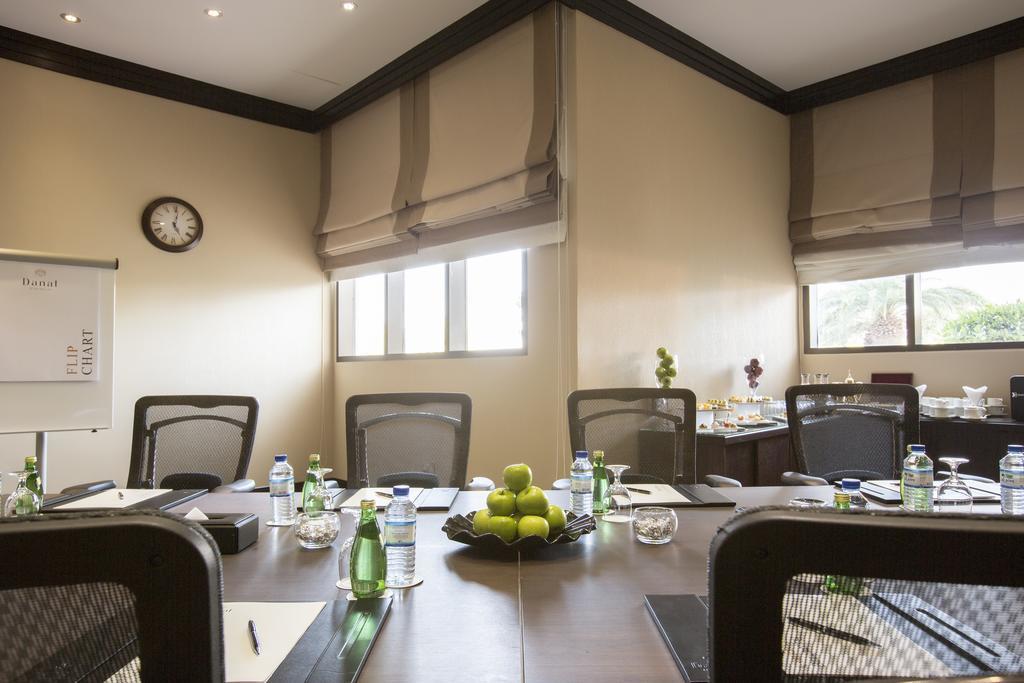 Danat Al Ain Resort Extérieur photo Meeting room at the hotel