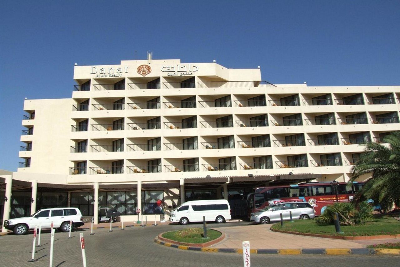 Danat Al Ain Resort Extérieur photo The hotel in 2011