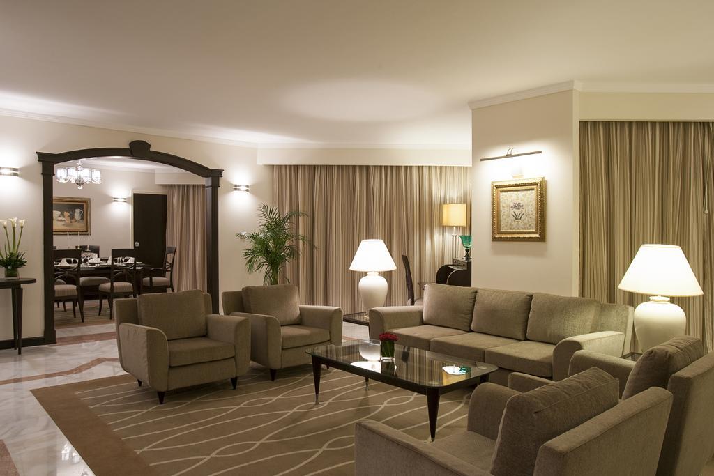 Danat Al Ain Resort Extérieur photo A living room