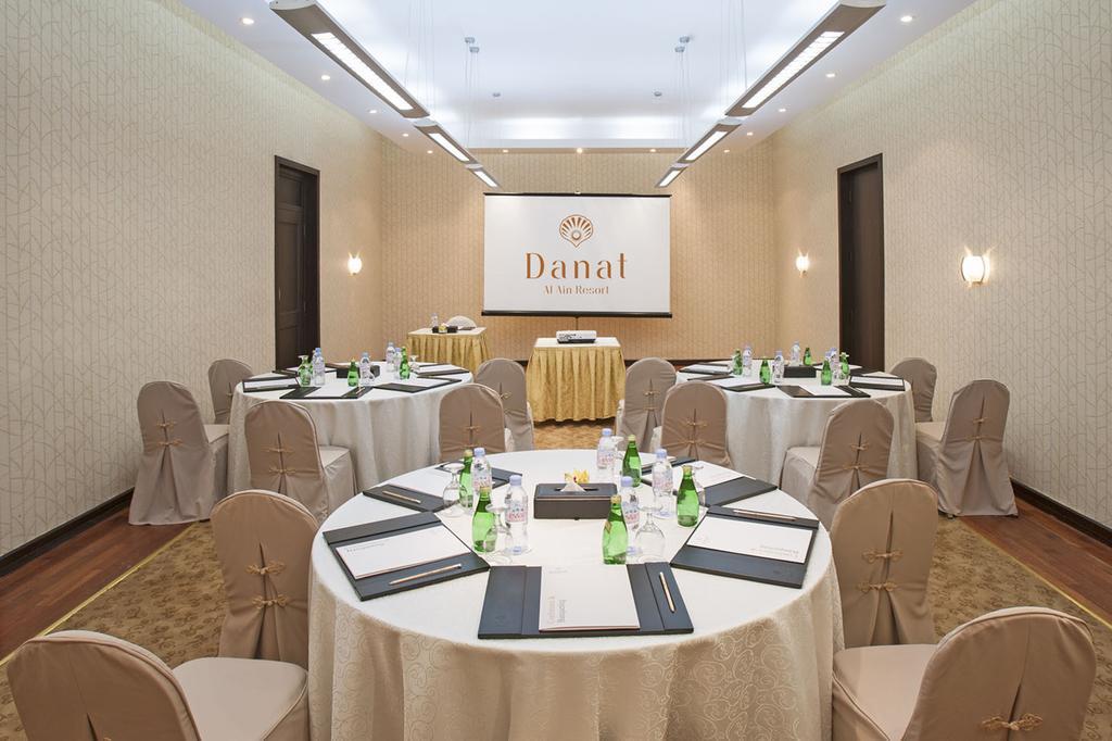 Danat Al Ain Resort Extérieur photo Meeting room