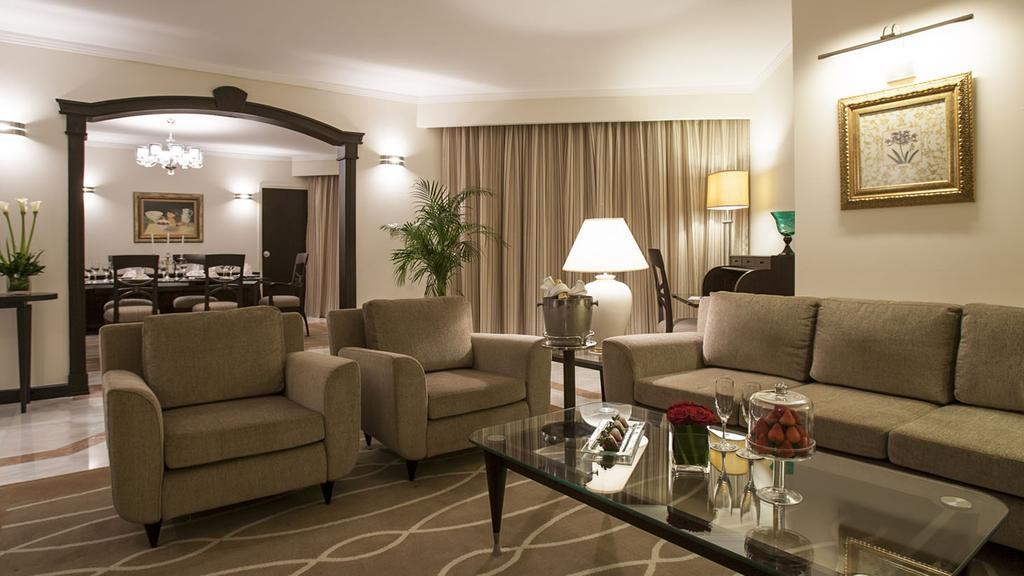 Danat Al Ain Resort Extérieur photo A living room in a suite at the Taj Mahal Palace, Mumbai