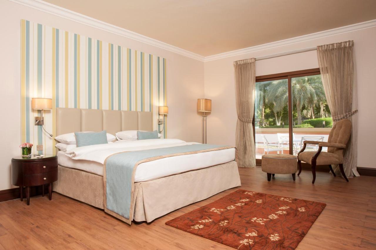 Danat Al Ain Resort Extérieur photo A bedroom at the hotel